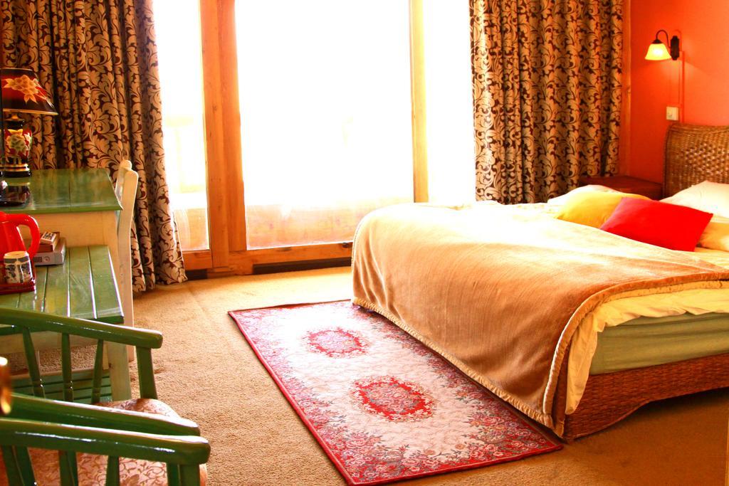 Shangri-La Lao Shay Youth Hostel Eksteriør bilde